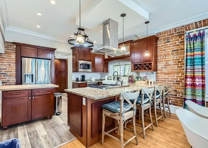 4Br Family Home W Yard Monthly In Congress Park